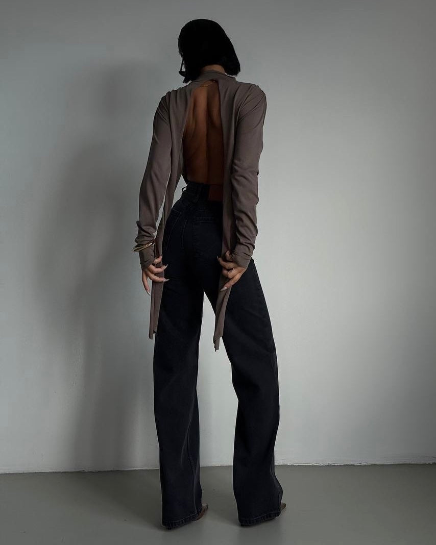 Black Straight Leg High-Waisted Jeans | جينز أسود واسع بخصر عالي