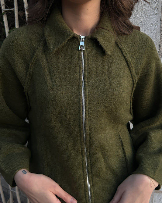 Olive Green Zip-Up Cozy Sweater | سويتر دافئة بسحّاب أمامي باللون الزيتوني