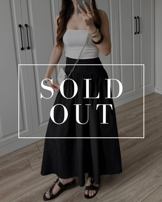 Black High Waist Gathered Maxi Skirt | تنورة طويلة باللون الاسود بخصر عالي وكسرات ناعمة