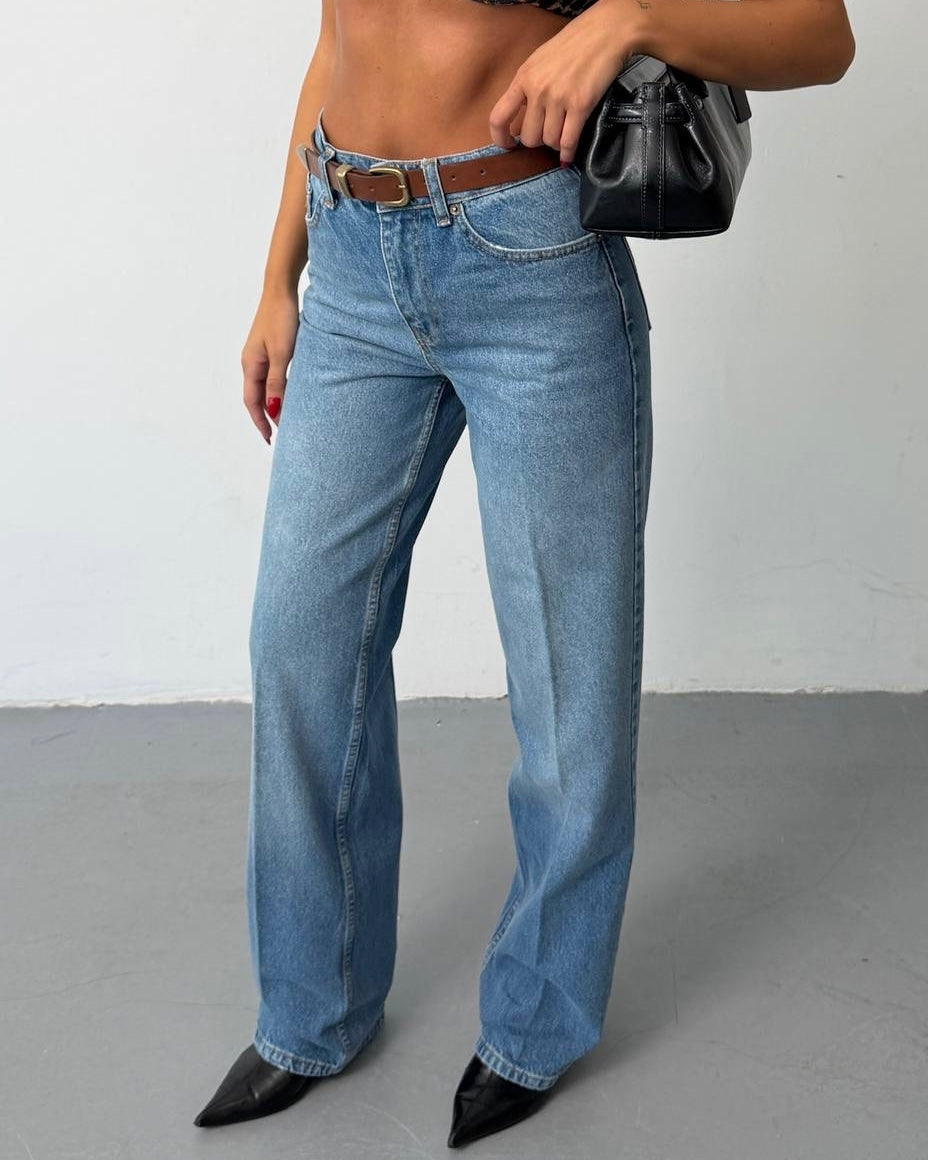 Light Blue High Waist Denim Jeans | جينز أزرق فاتح بخصر عالي وقصة مستقيمة كلاسيكية