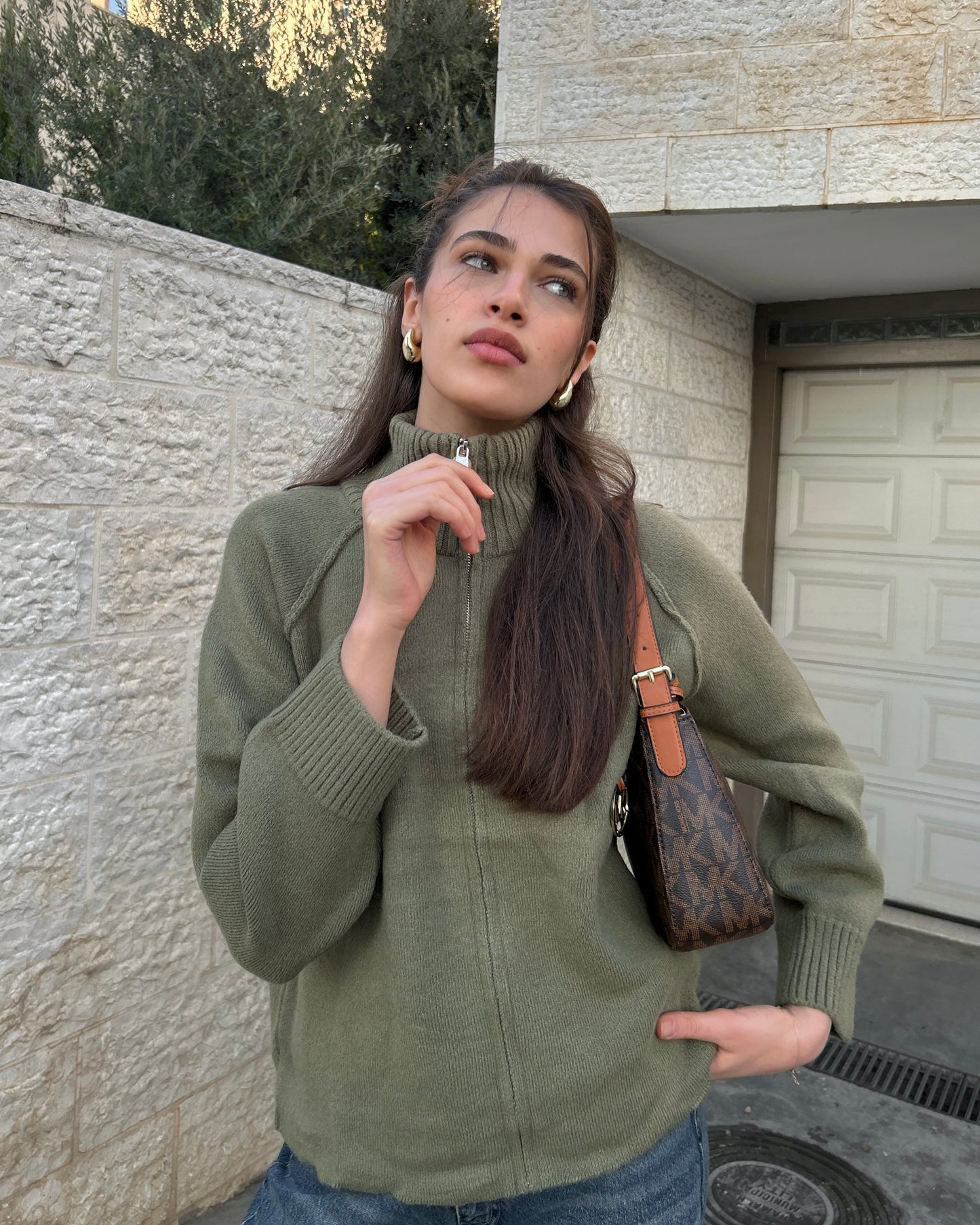 Sage Green Wool-Blend Zip-Up Cardigan with High Ribbed Collar | كارديغان صوف بسحاب باللون الاخضر مع ياقة عالية مضلعة