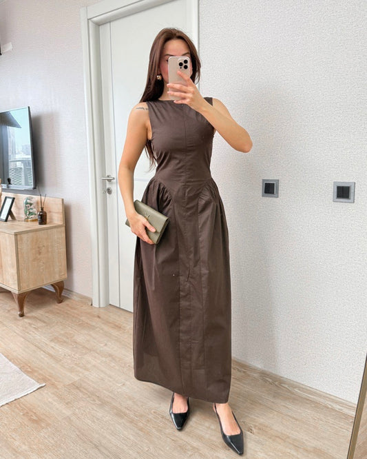 Sleeveless Mocha Structured Maxi Dress | فستان ماكسي بدون أكمام بلون الموكا بتصميم أنيق